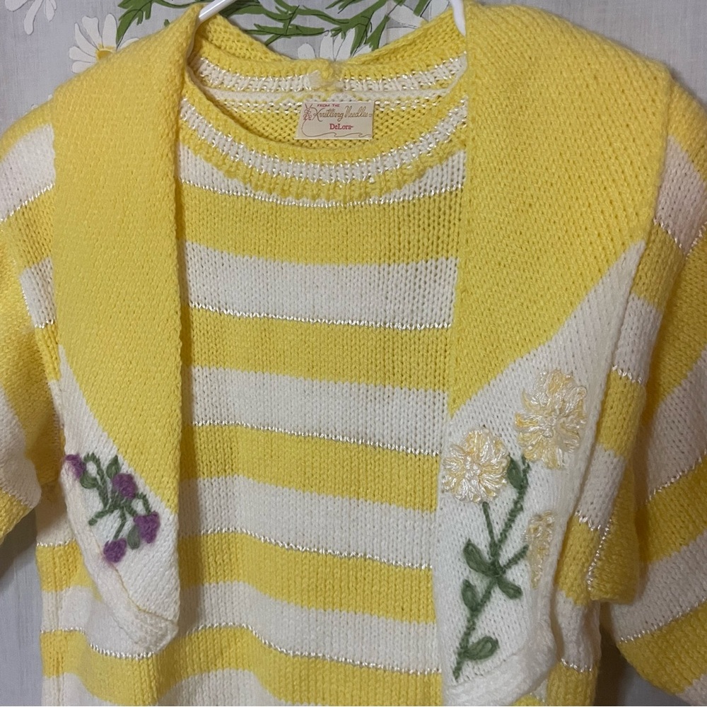 Vintage hand knit balloon half sleeve yellow white stripe floral granny sweater - Picture 7 of 8